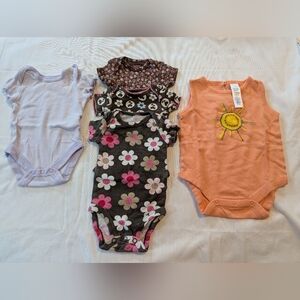 Infant Girls Onesies Set Of 5 Size: Newborn